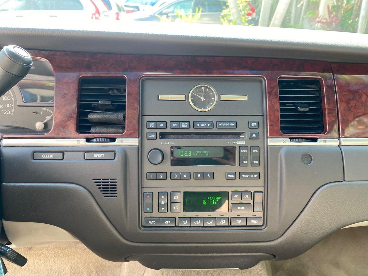2005 Lincoln Town Car Signature Limited LOW MILES 84,448 Pompano Beach FL