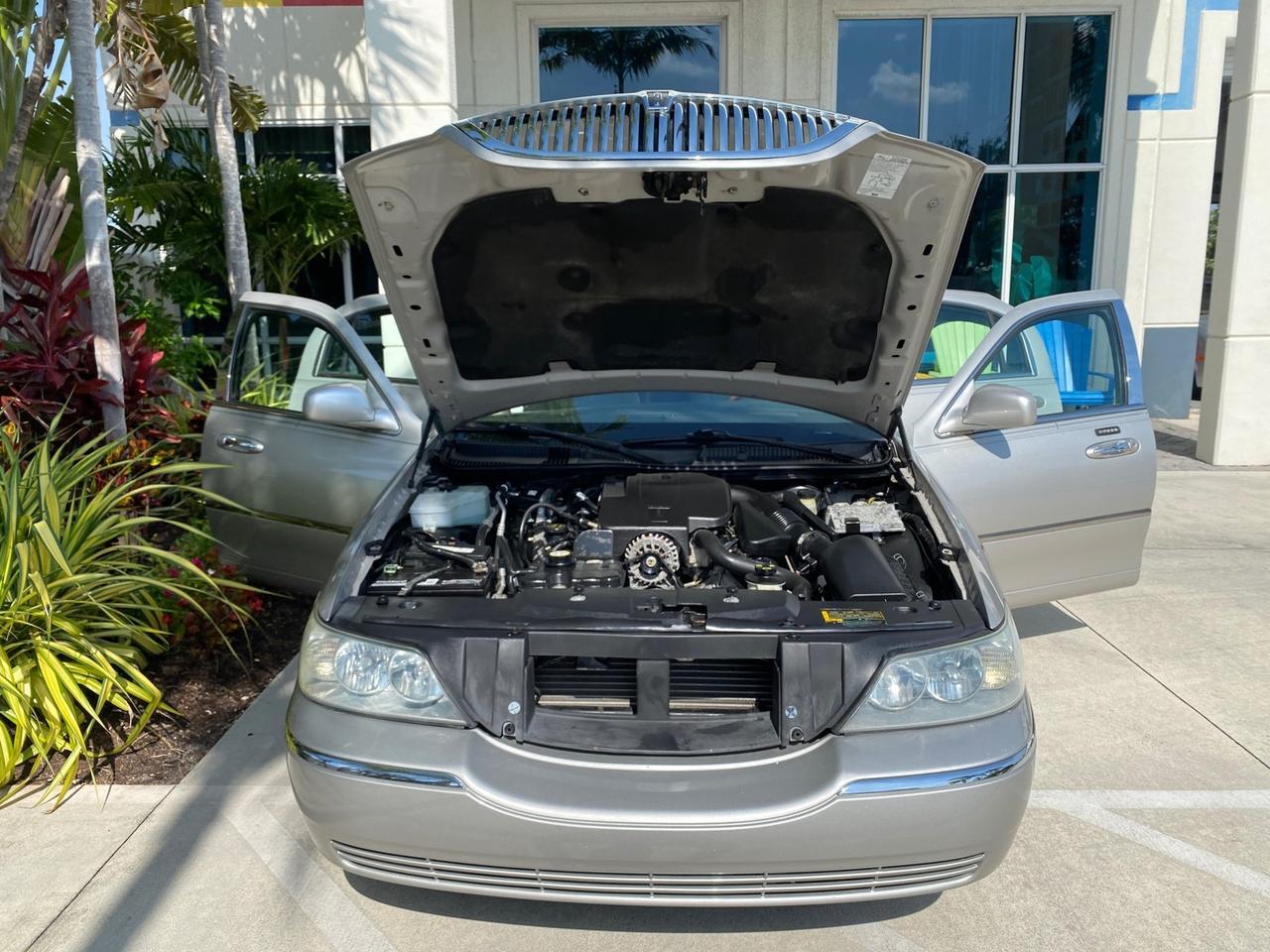 2005 Lincoln Town Car Signature Limited LOW MILES 84,448 Pompano Beach FL