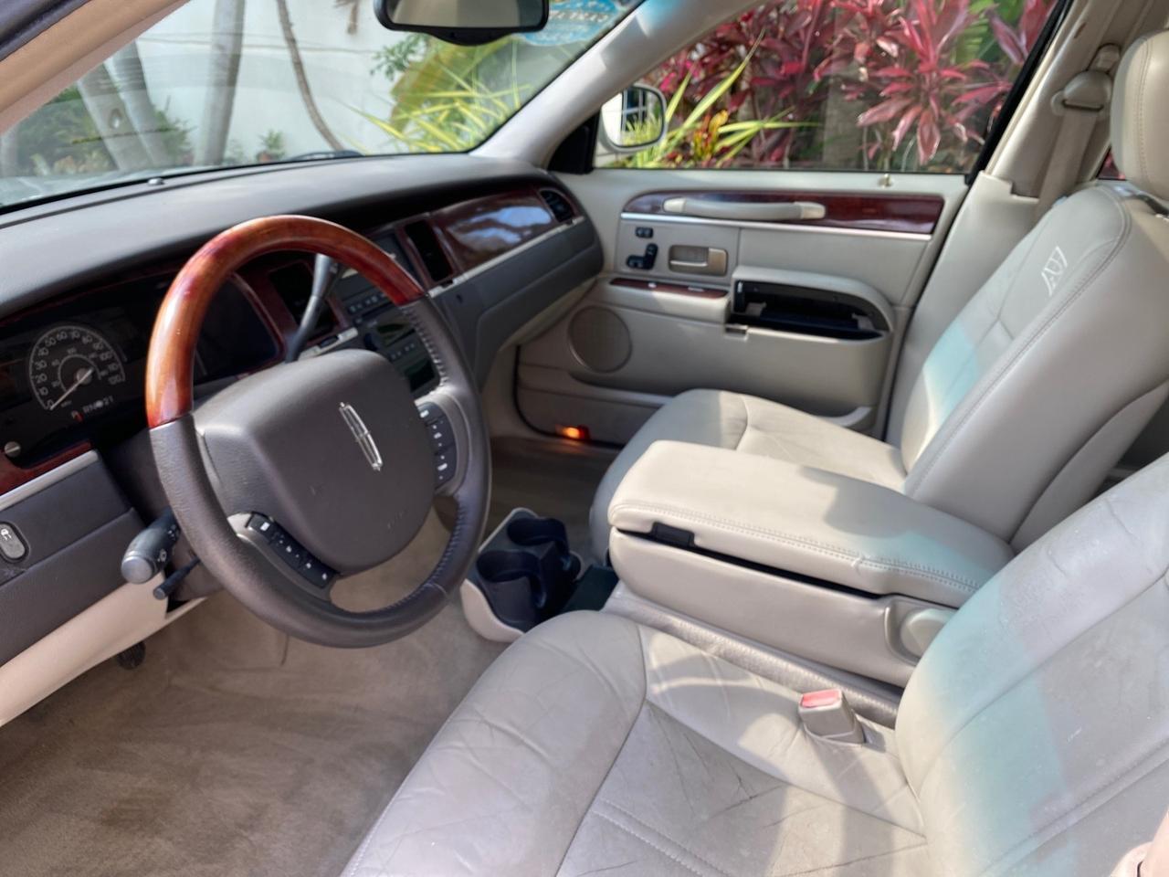 2005 Lincoln Town Car Signature Limited LOW MILES 84,448 Pompano Beach FL