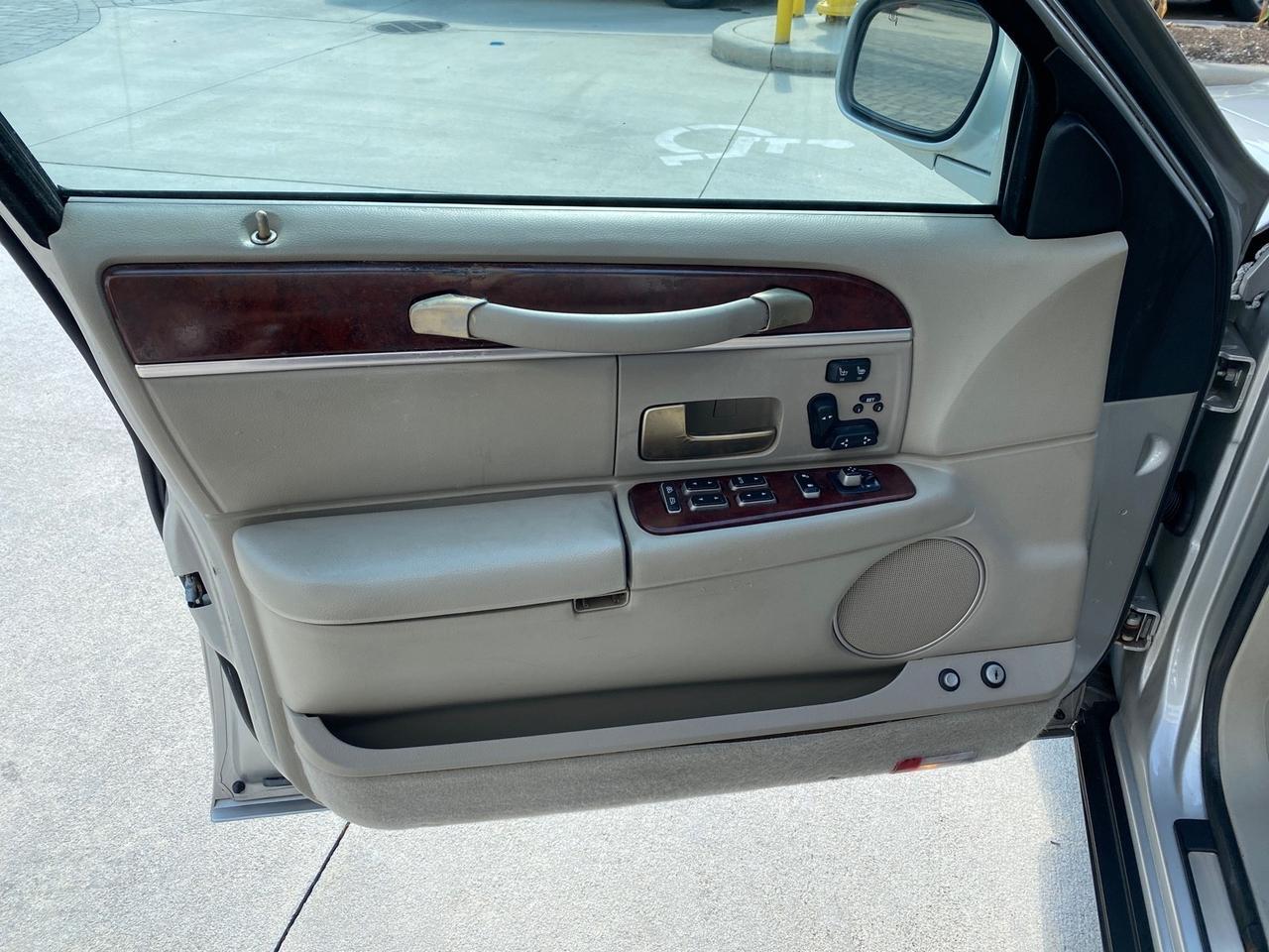 2005 Lincoln Town Car Signature Limited LOW MILES 84,448 Pompano Beach FL
