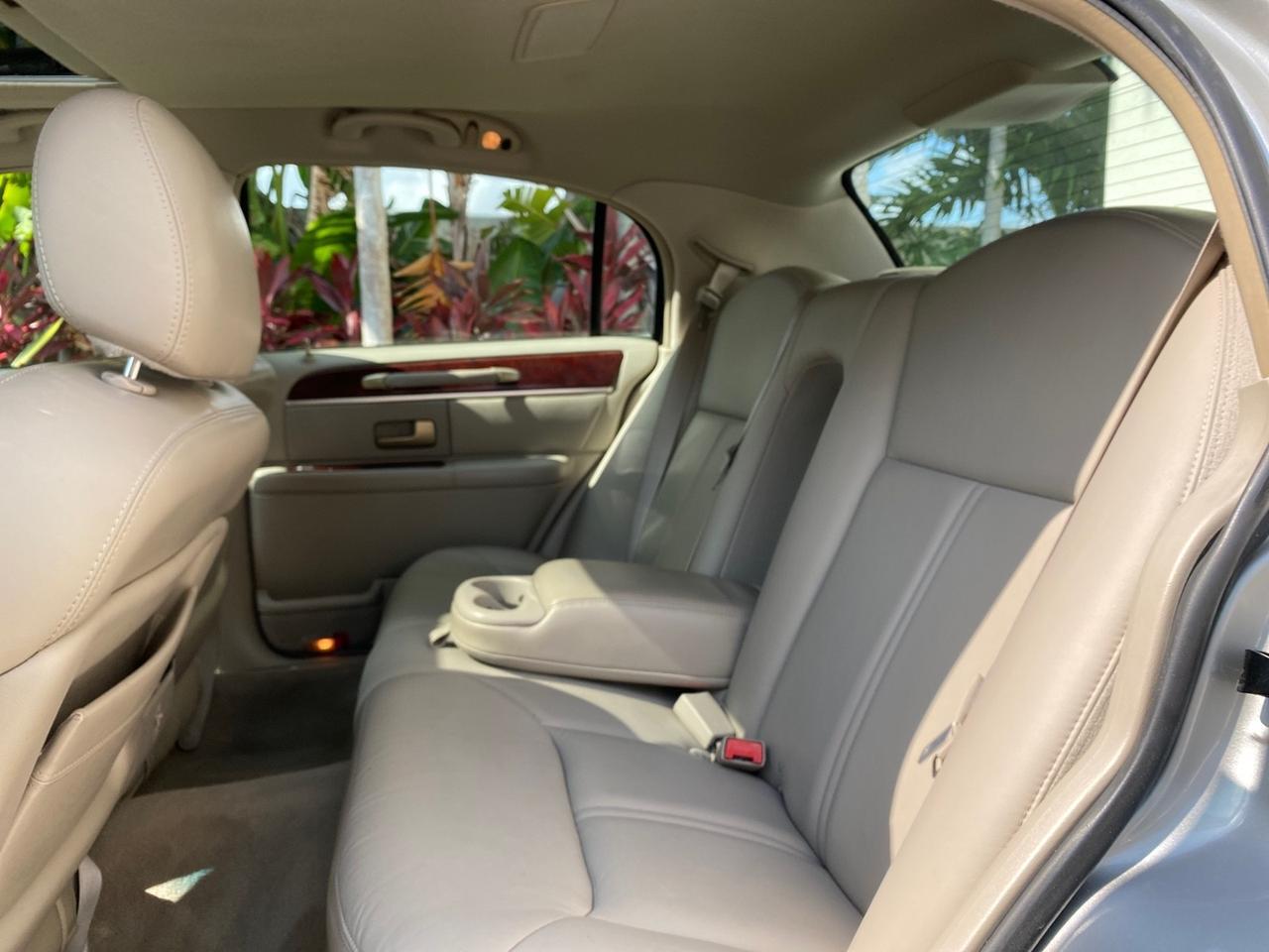 2005 Lincoln Town Car Signature Limited LOW MILES 84,448 Pompano Beach FL