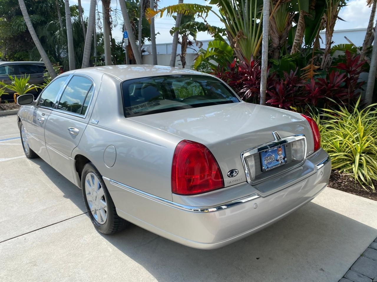 2005 Lincoln Town Car Signature Limited LOW MILES 84,448 Pompano Beach FL
