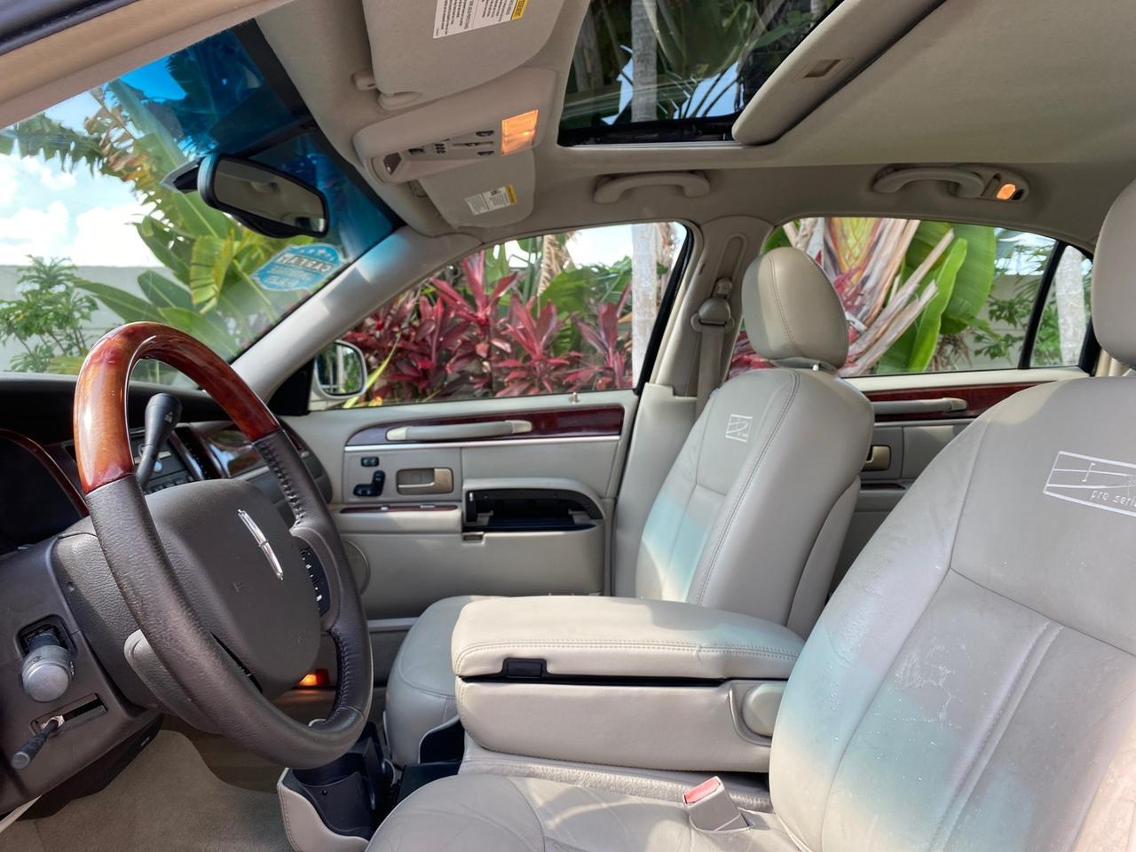 2005 Lincoln Town Car Signature Limited LOW MILES 84,448 Pompano Beach FL