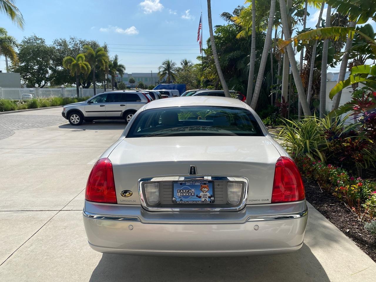 2005 Lincoln Town Car Signature Limited LOW MILES 84,448 Pompano Beach FL