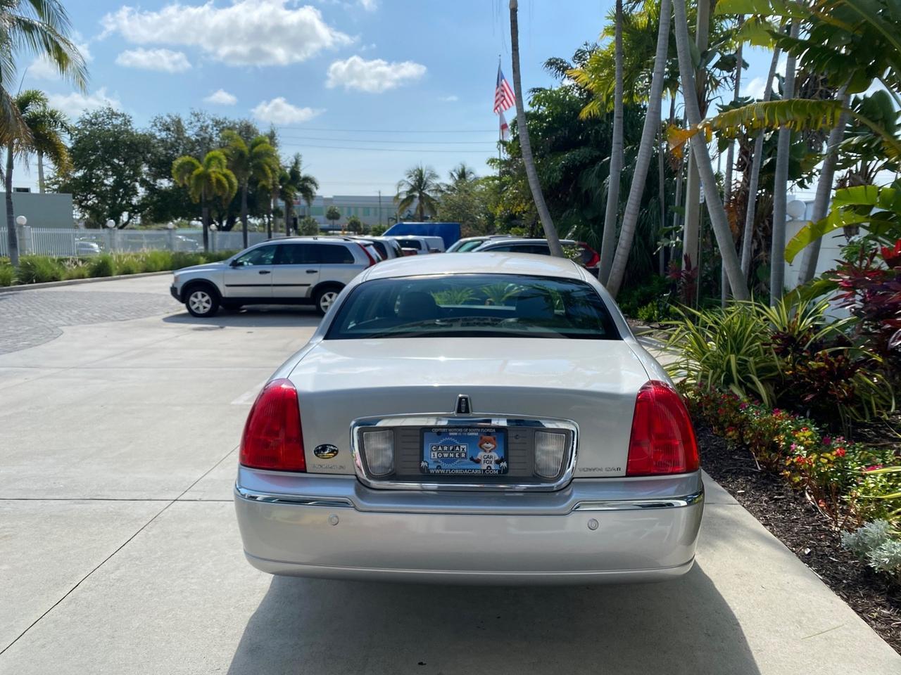 2005 Lincoln Town Car Signature Limited LOW MILES 84,448 Pompano Beach FL
