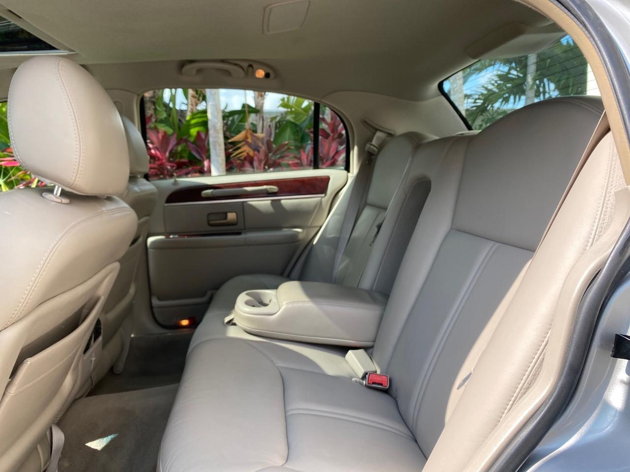 2005 Lincoln Town Car Signature Limited LOW MILES 84,448 Pompano Beach FL