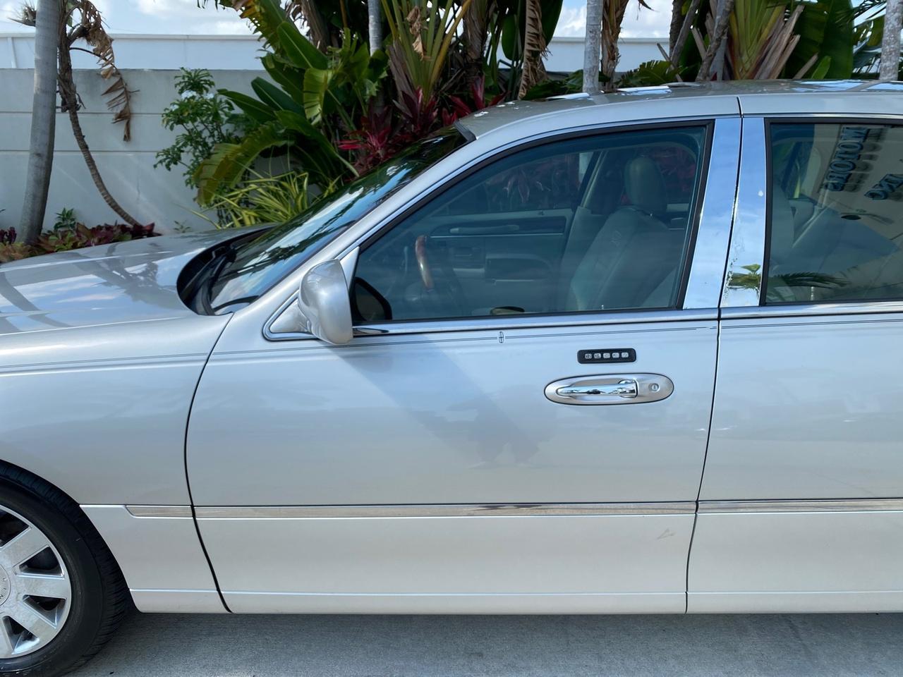 2005 Lincoln Town Car Signature Limited LOW MILES 84,448 Pompano Beach FL