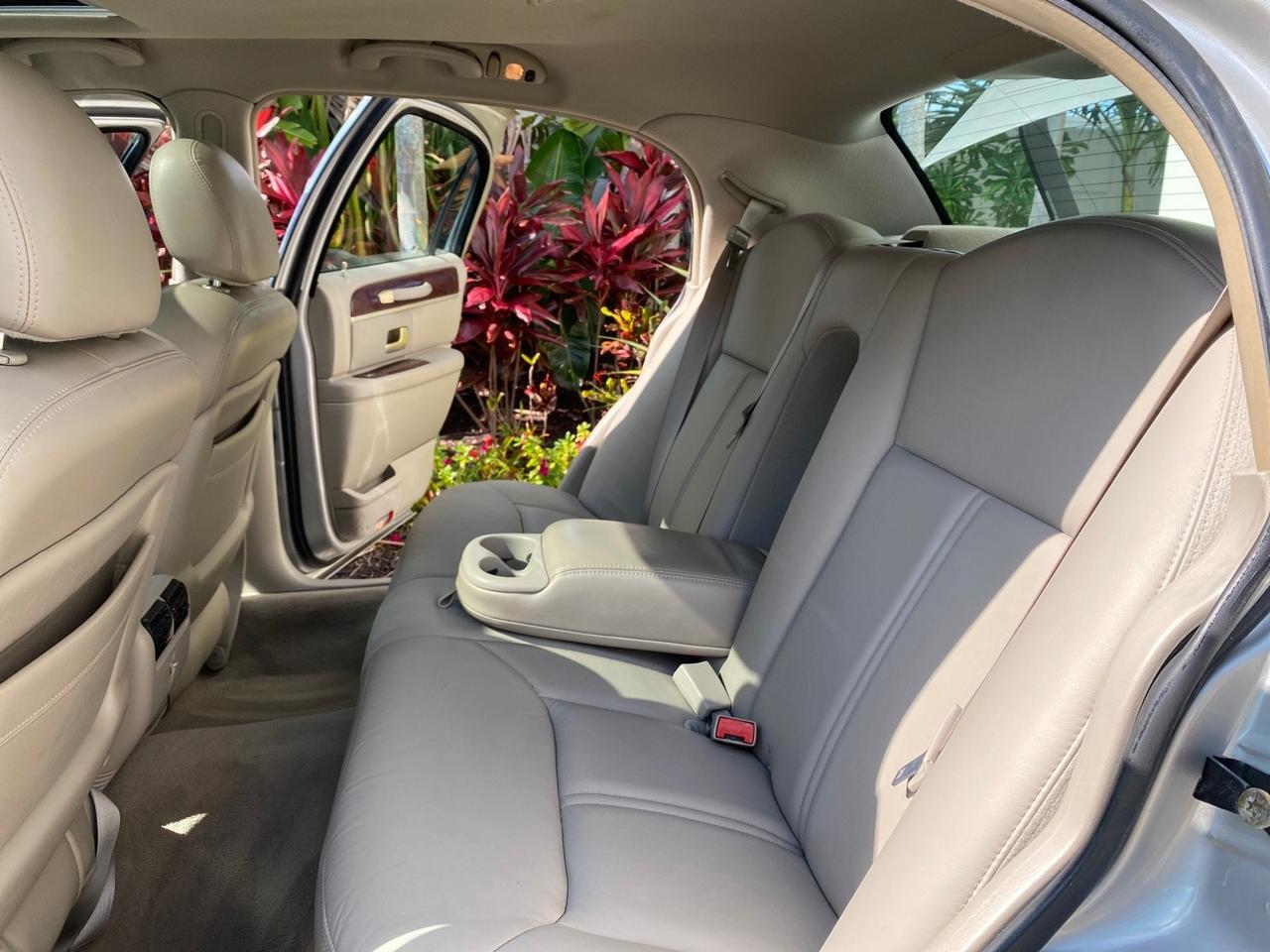 2005 Lincoln Town Car Signature Limited LOW MILES 84,448 Pompano Beach FL