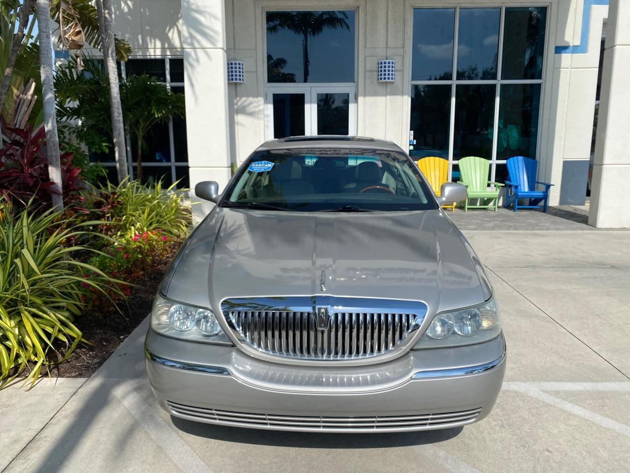 2005 Lincoln Town Car Signature Limited LOW MILES 84,448 Pompano Beach FL
