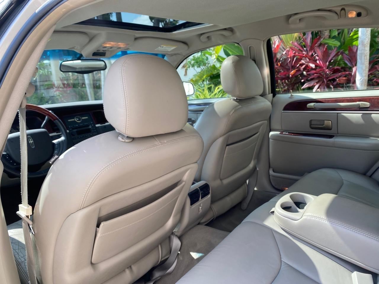 2005 Lincoln Town Car Signature Limited LOW MILES 84,448 Pompano Beach FL