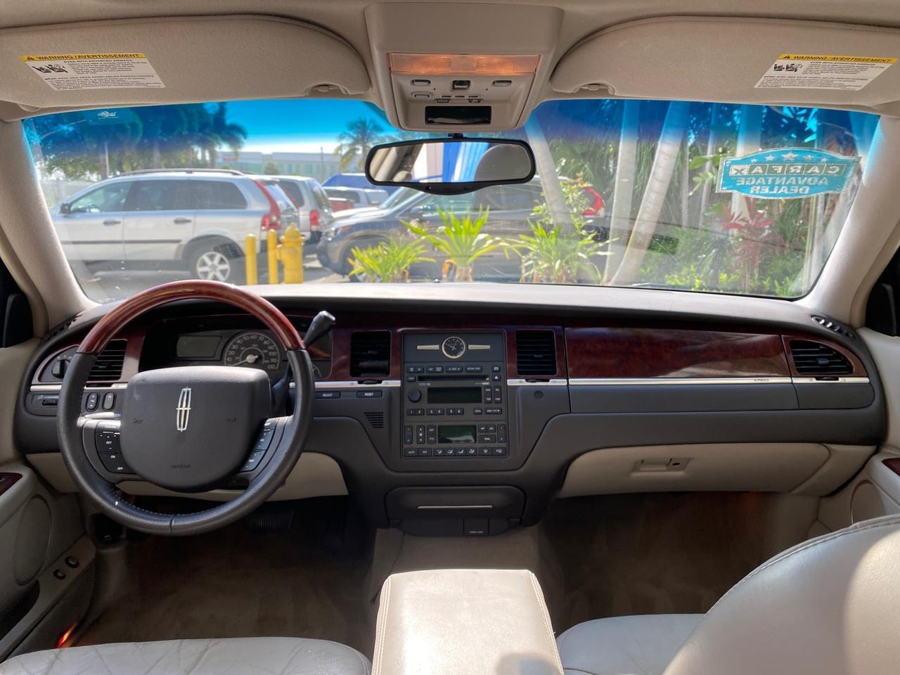 2005 Lincoln Town Car Signature Limited LOW MILES 84,448 Pompano Beach FL