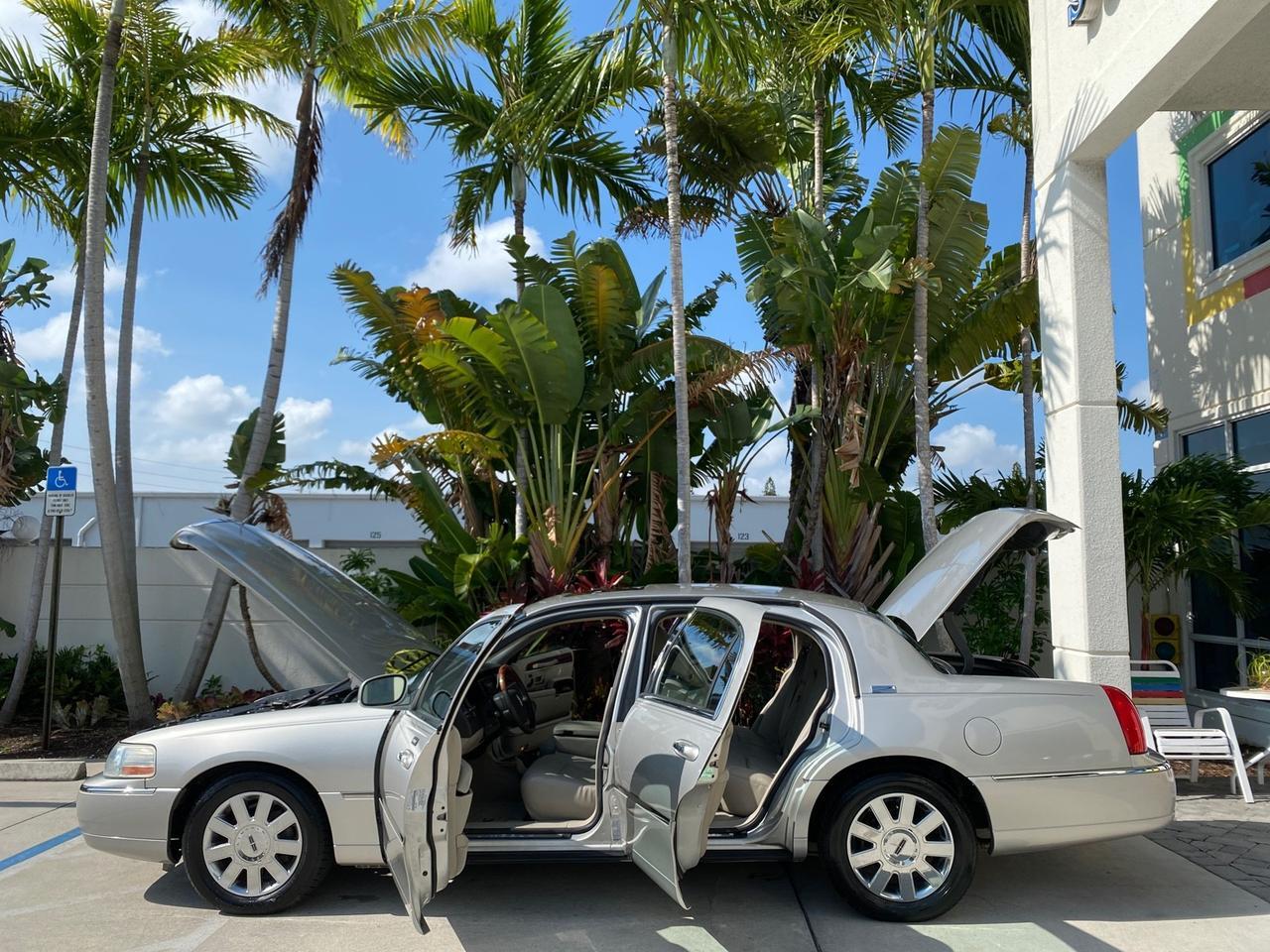 2005 Lincoln Town Car Signature Limited LOW MILES 84,448 Pompano Beach FL