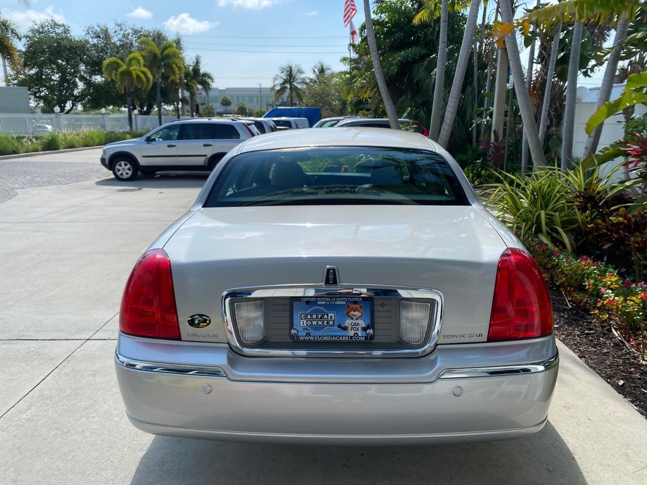 2005 Lincoln Town Car Signature Limited LOW MILES 84,448 Pompano Beach FL