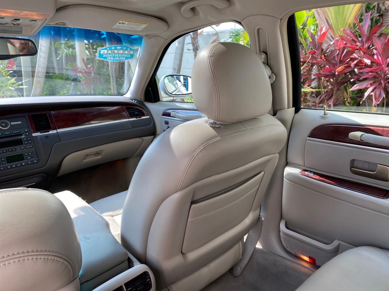 2005 Lincoln Town Car Signature Limited LOW MILES 84,448 Pompano Beach FL