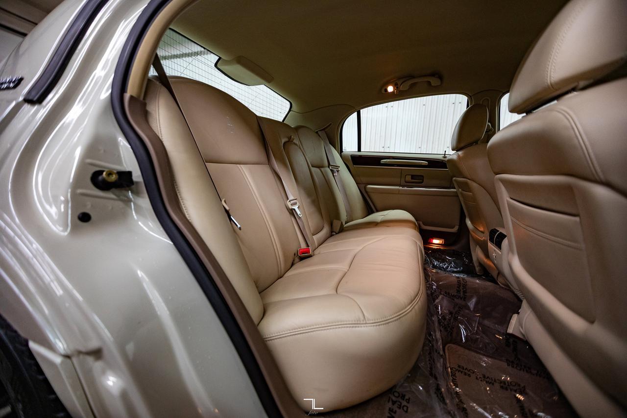 2005 Lincoln Town Car Signature Limited Leather Heated Seats Red Deer AB