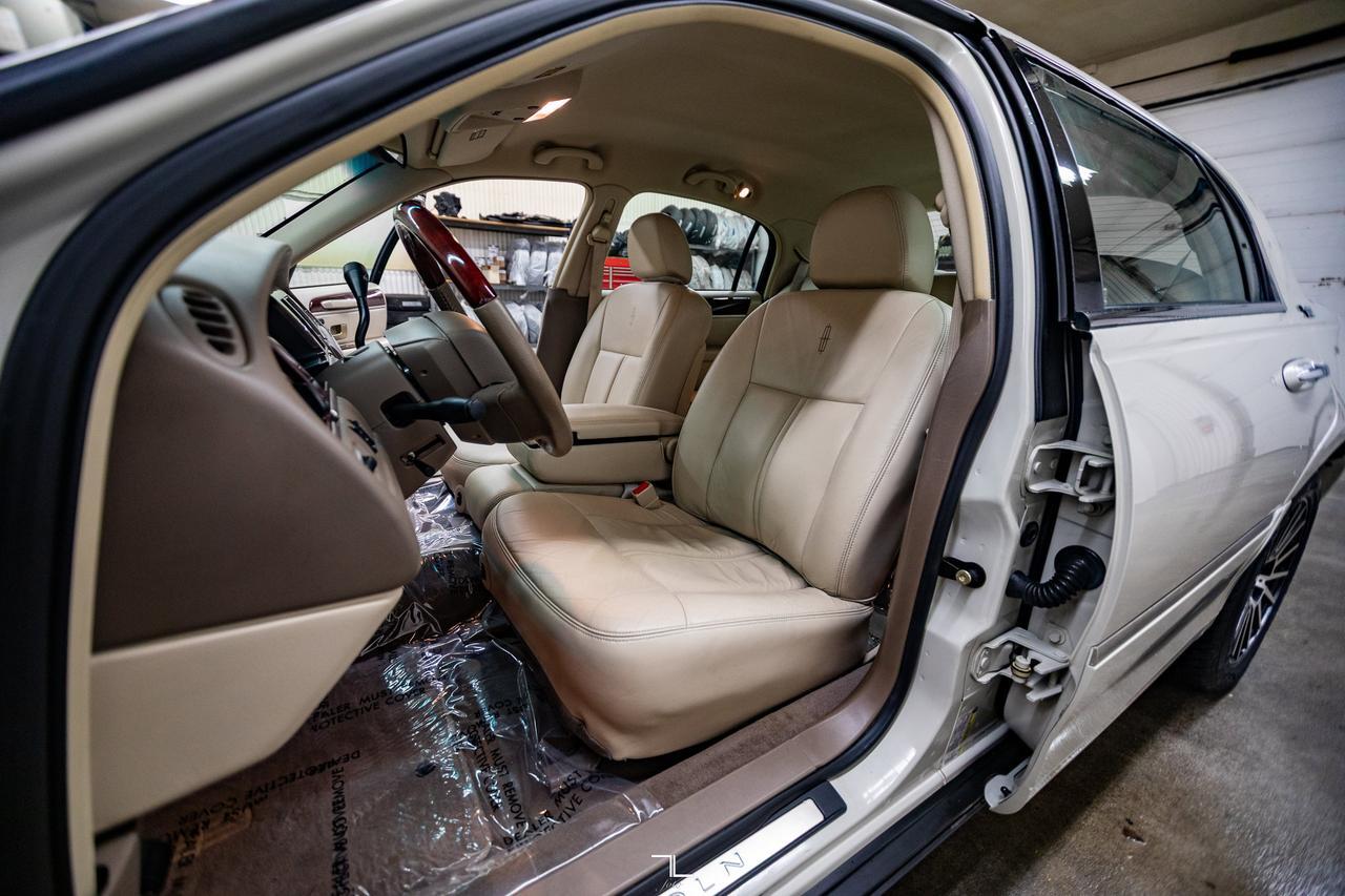 2005 Lincoln Town Car Signature Limited Leather Heated Seats Red Deer AB