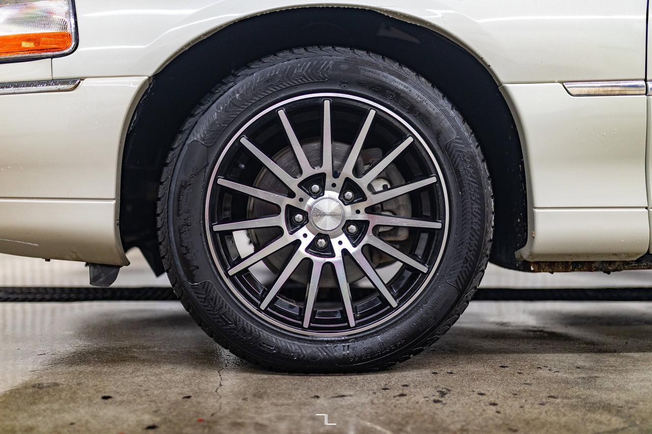 2005 Lincoln Town Car Signature Limited Leather Heated Seats Red Deer AB