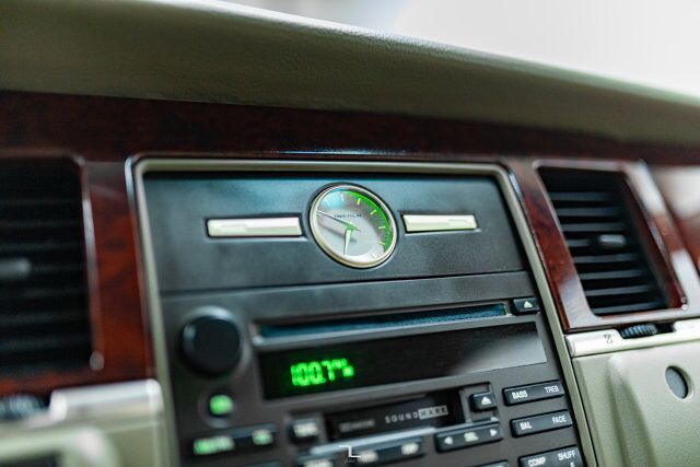 2005 Lincoln Town Car Signature Limited Leather Heated Seats Red Deer AB