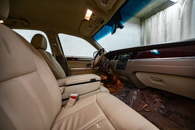 2005 Lincoln Town Car Signature Limited Leather Heated Seats Red Deer AB