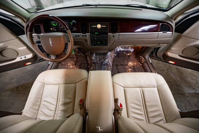 2005 Lincoln Town Car Signature Limited Leather Heated Seats Red Deer AB