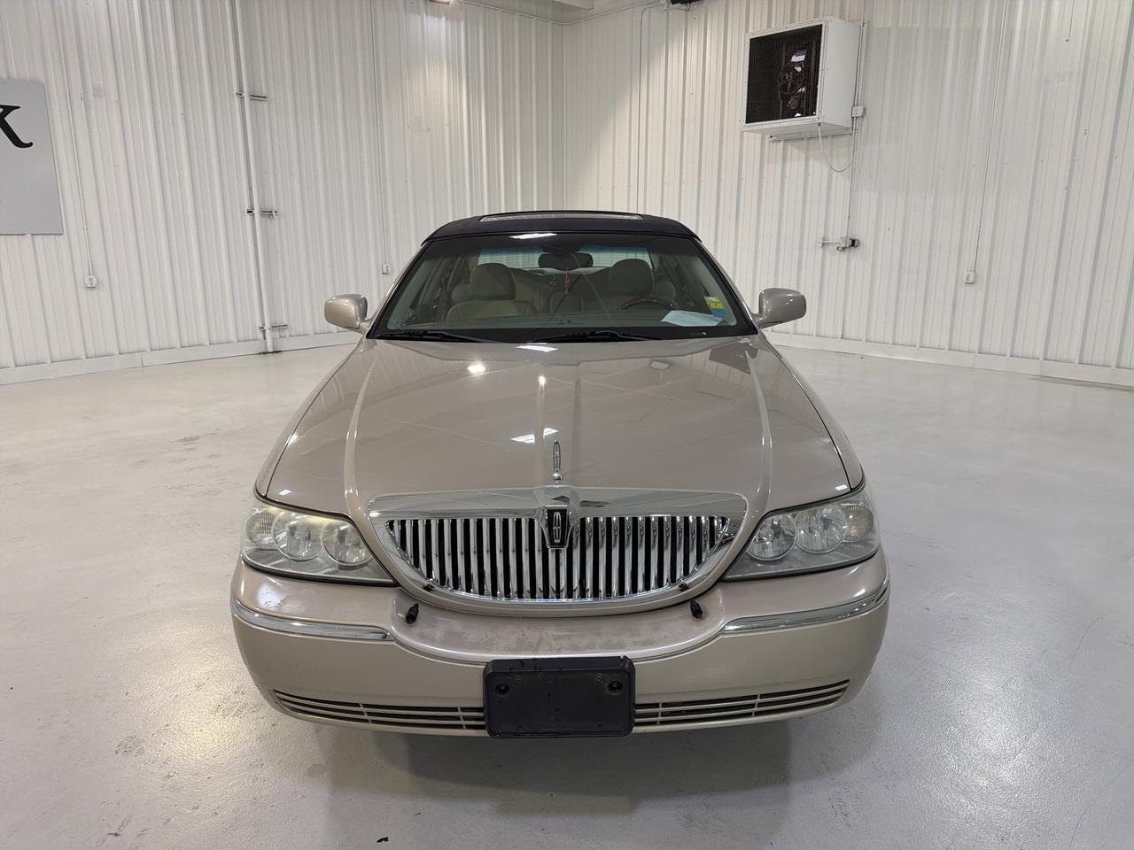 2005 Lincoln Town Car Signature Limited San Antonio TX