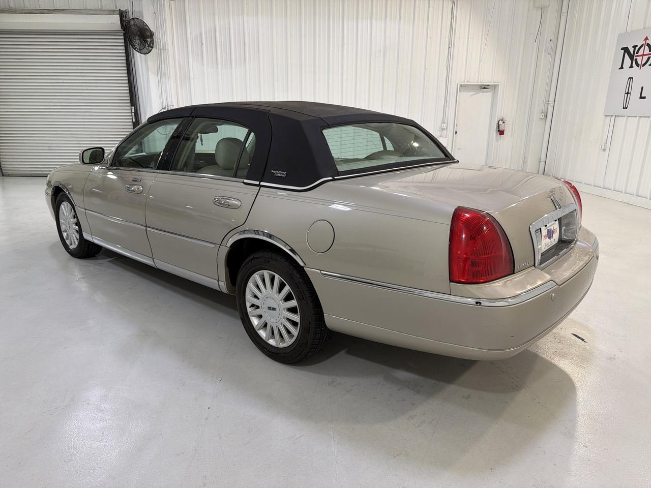 2005 Lincoln Town Car Signature Limited San Antonio TX