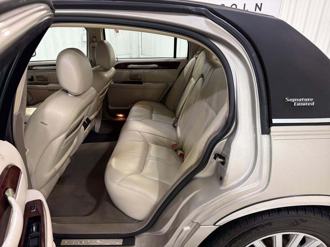 2005 Lincoln Town Car Signature Limited San Antonio TX