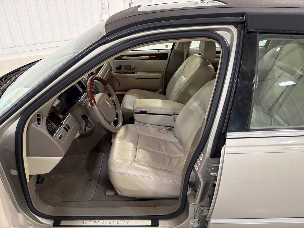 2005 Lincoln Town Car Signature Limited San Antonio TX