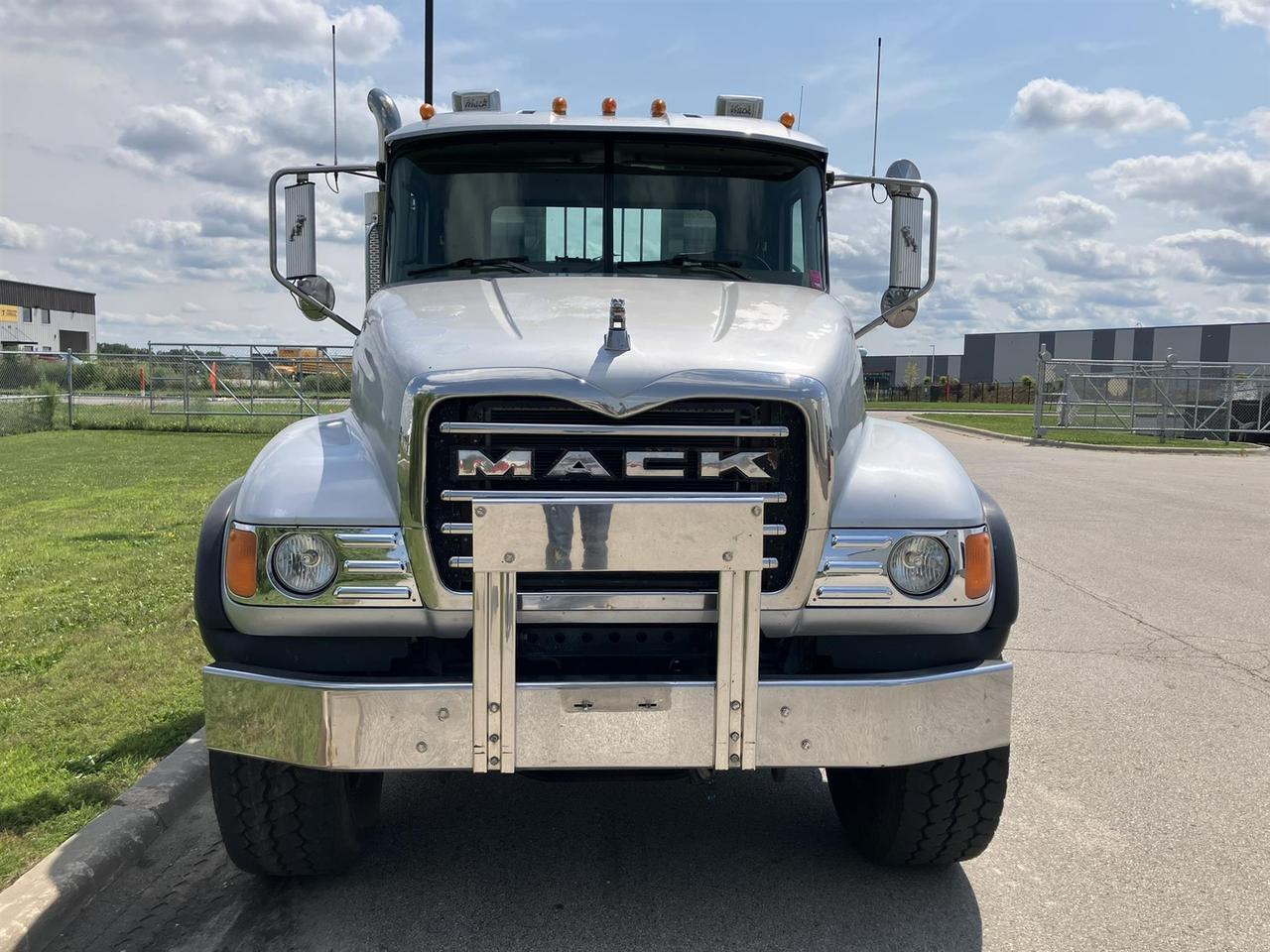 2005 Mack Granite Non-Sleeper