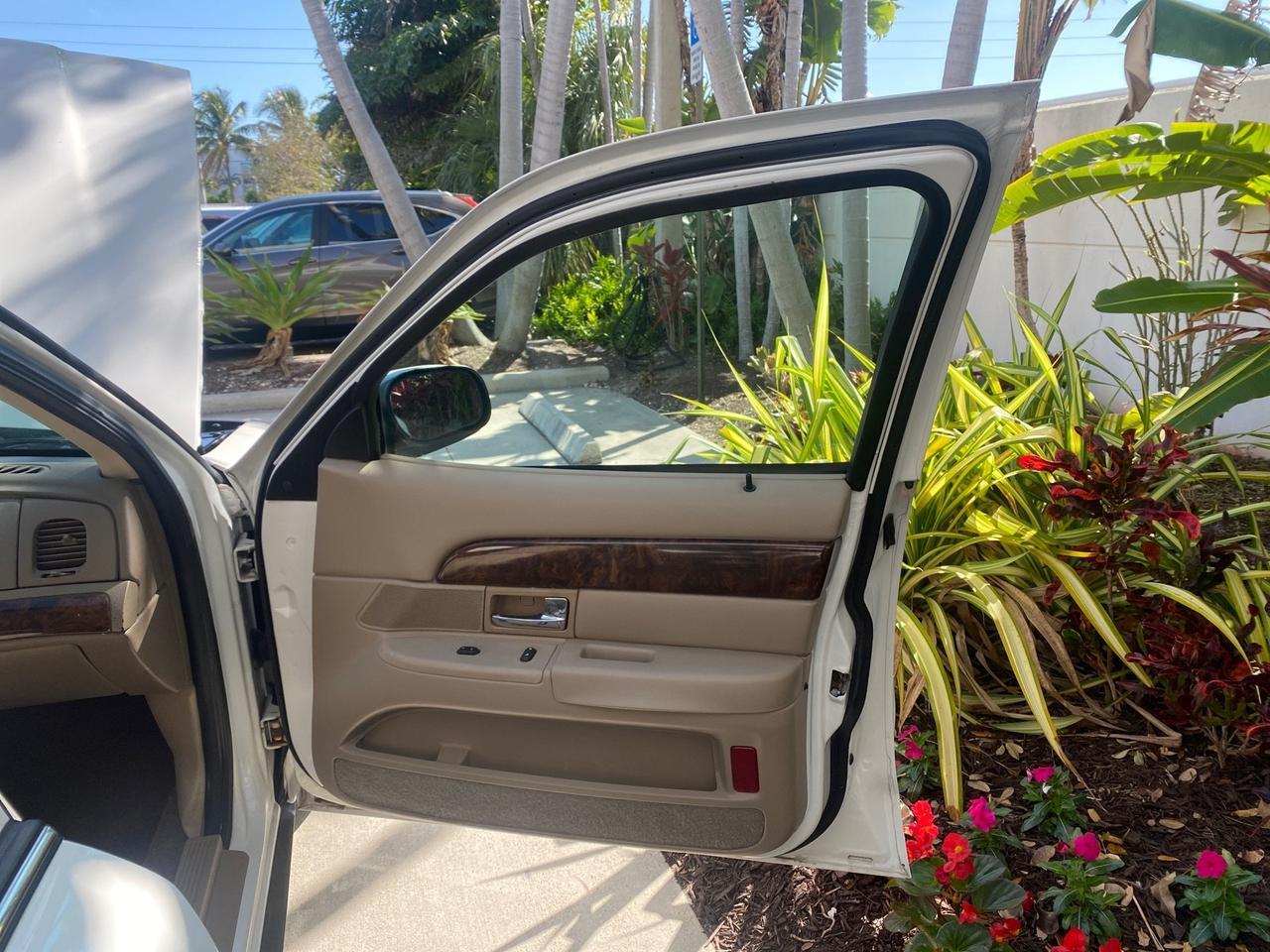2005 Mercury Grand Marquis GS LOW MILES 49,348 Pompano Beach FL