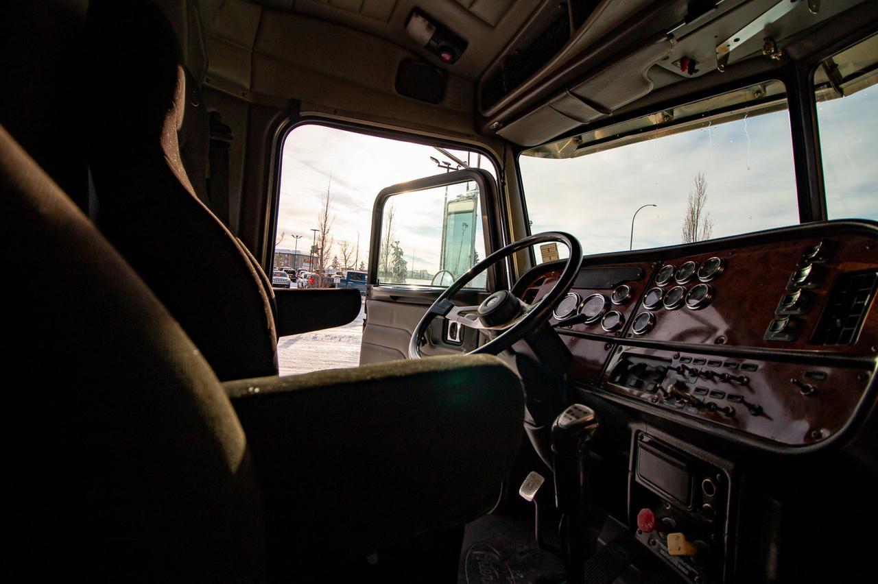 2005 Peterbilt 378 TA Sleeper Tractor Red Deer AB