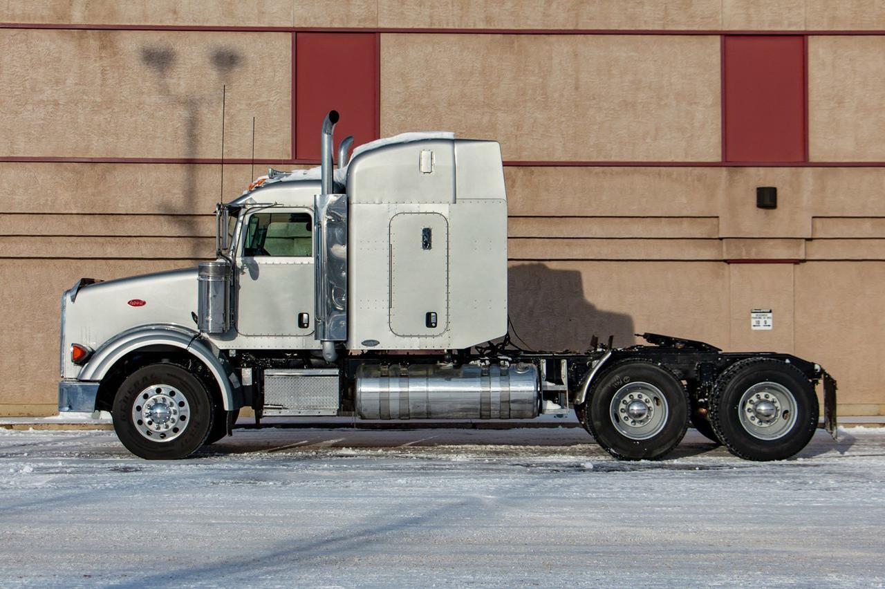 2005 Peterbilt 378 TA Sleeper Tractor Red Deer AB