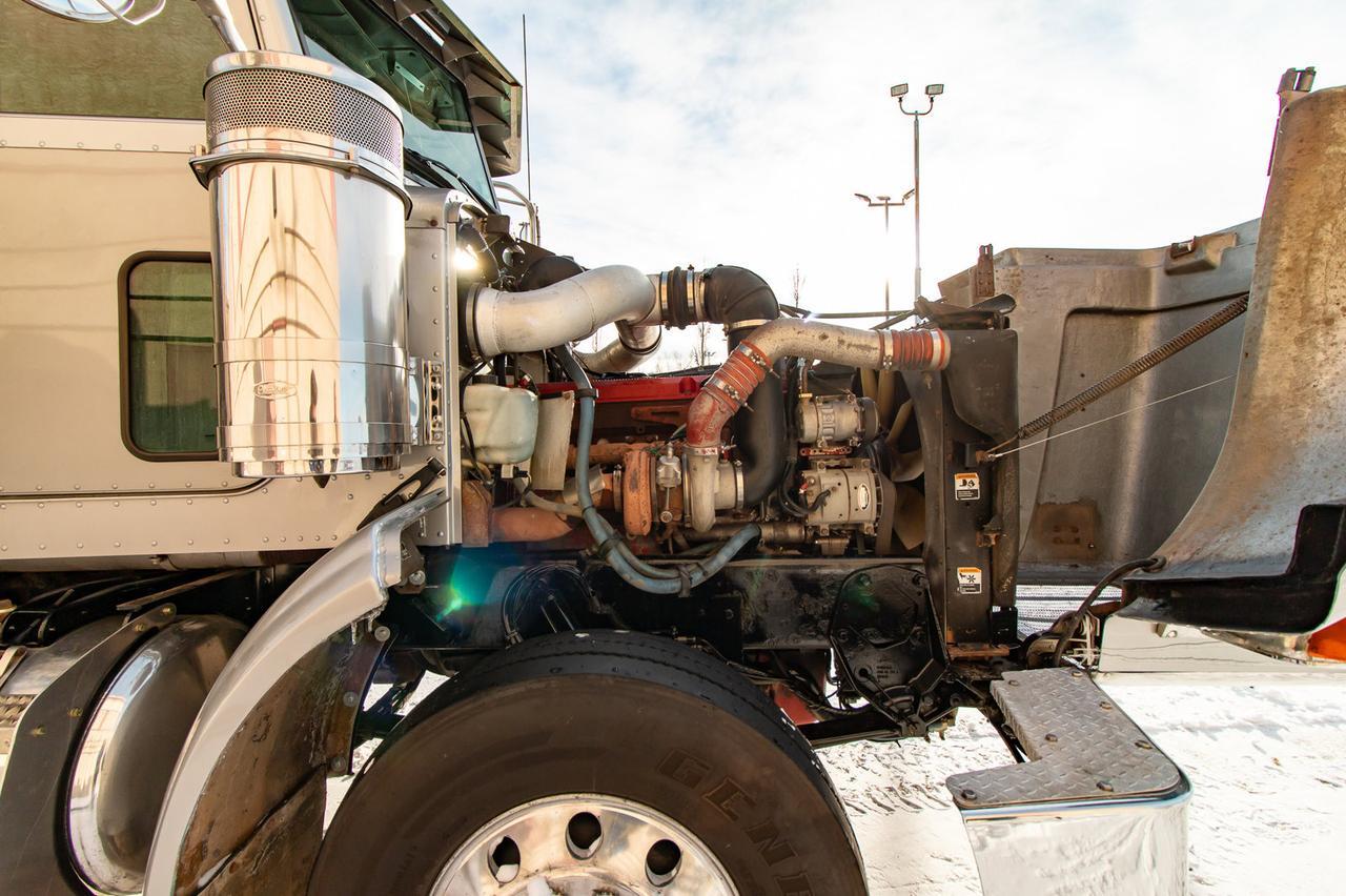 2005 Peterbilt 378 TA Sleeper Tractor Red Deer AB