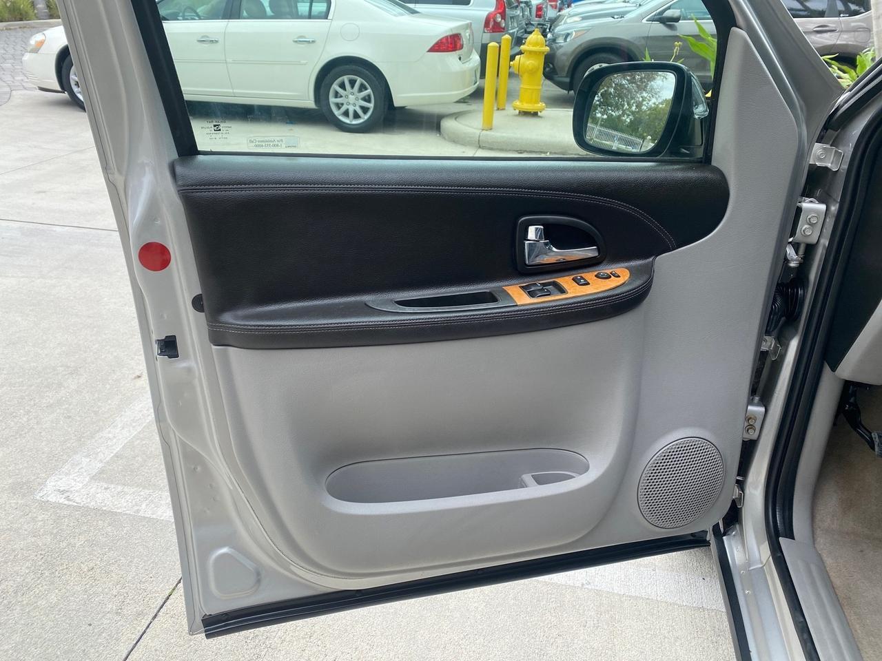 2005 Saturn Relay Relay 2 VAN LOW MILES 64,057 1 OWNER Pompano Beach FL