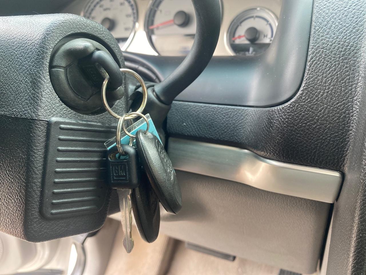 2005 Saturn Relay Relay 2 VAN LOW MILES 64,057 1 OWNER Pompano Beach FL