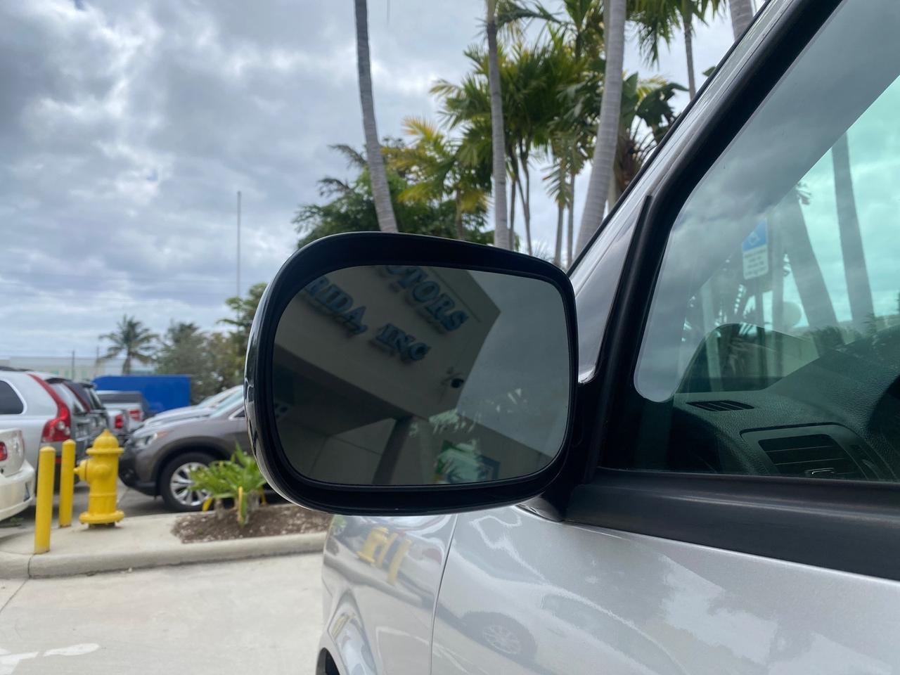 2005 Saturn Relay Relay 2 VAN LOW MILES 64,057 1 OWNER Pompano Beach FL