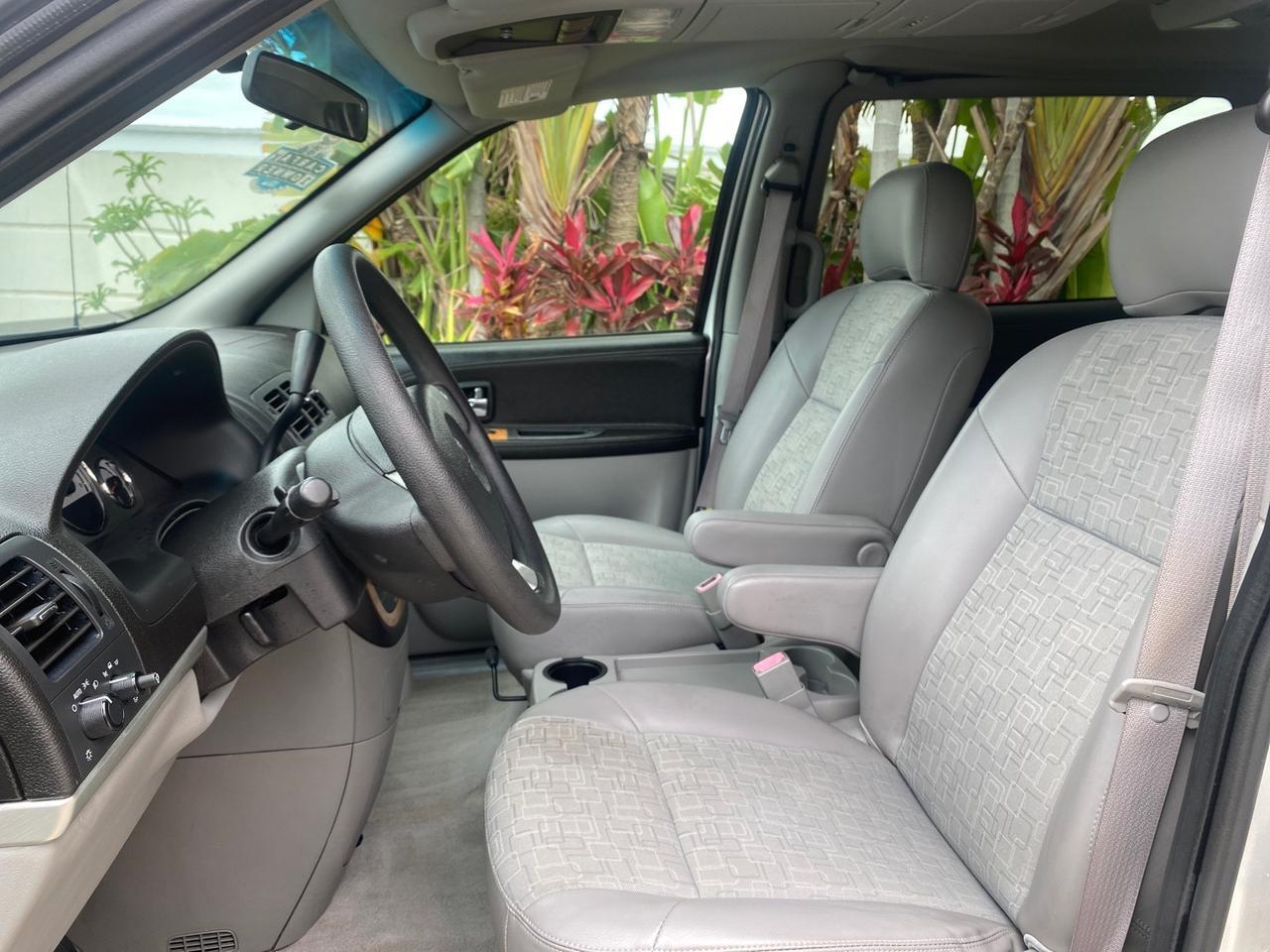 2005 Saturn Relay Relay 2 VAN LOW MILES 64,057 1 OWNER Pompano Beach FL