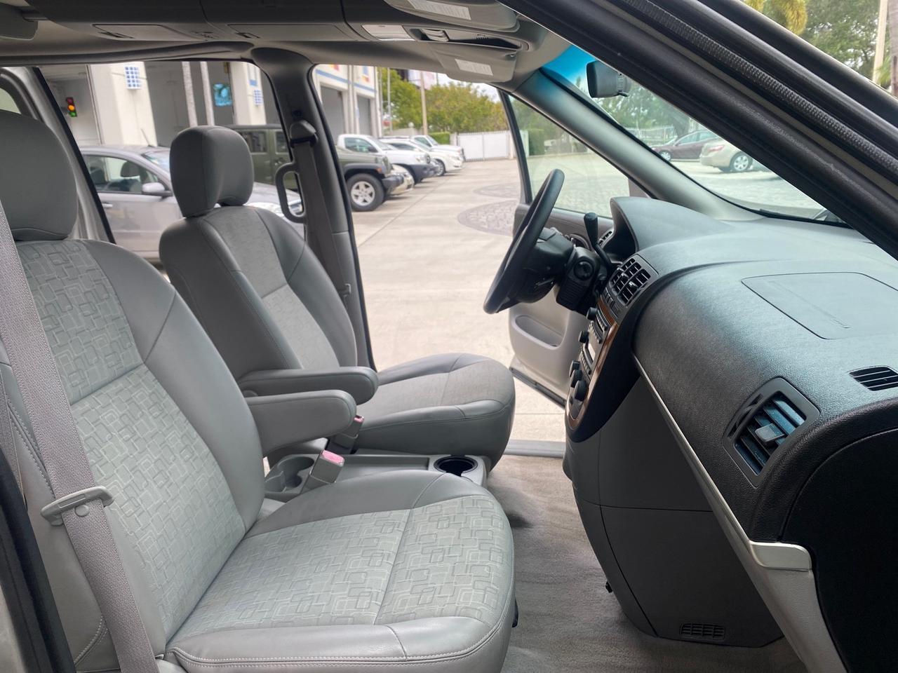 2005 Saturn Relay Relay 2 VAN LOW MILES 64,057 1 OWNER Pompano Beach FL