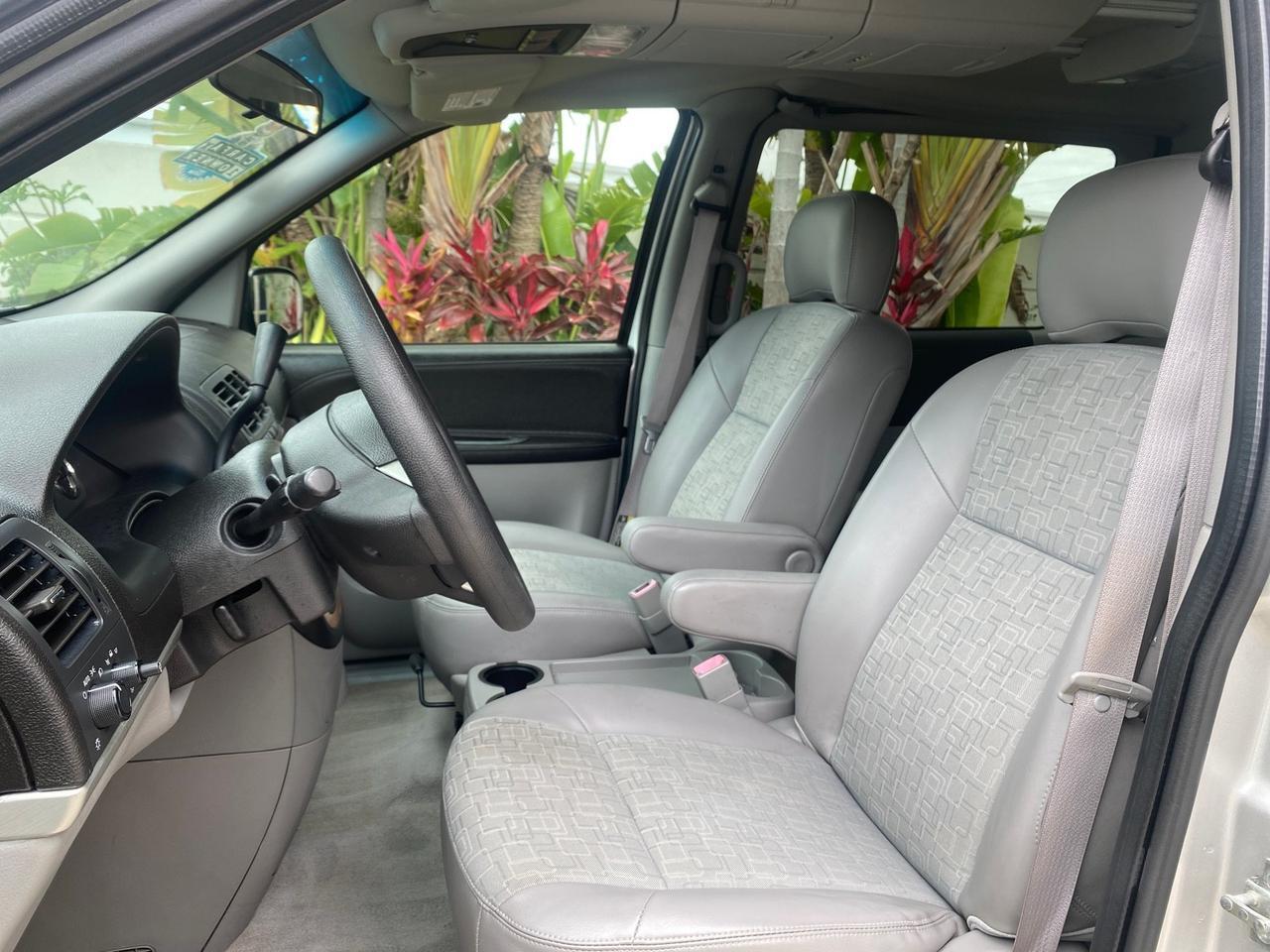 2005 Saturn Relay Relay 2 VAN LOW MILES 64,057 1 OWNER Pompano Beach FL