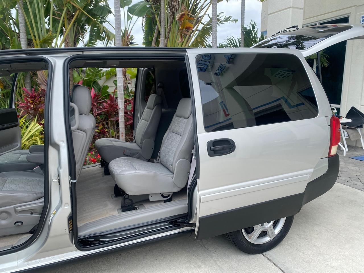 2005 Saturn Relay Relay 2 VAN LOW MILES 64,057 1 OWNER Pompano Beach FL