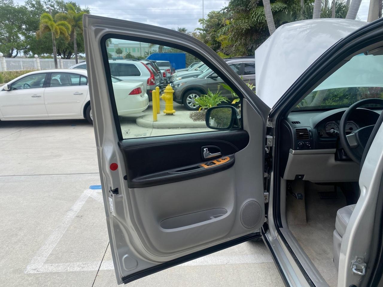 2005 Saturn Relay Relay 2 VAN LOW MILES 64,057 1 OWNER Pompano Beach FL