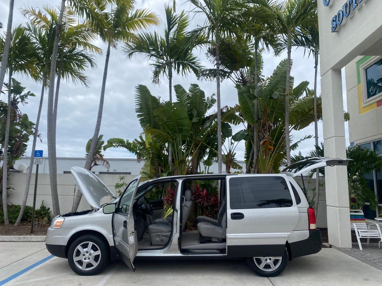 2005 Saturn Relay Relay 2 VAN LOW MILES 64,057 1 OWNER Pompano Beach FL