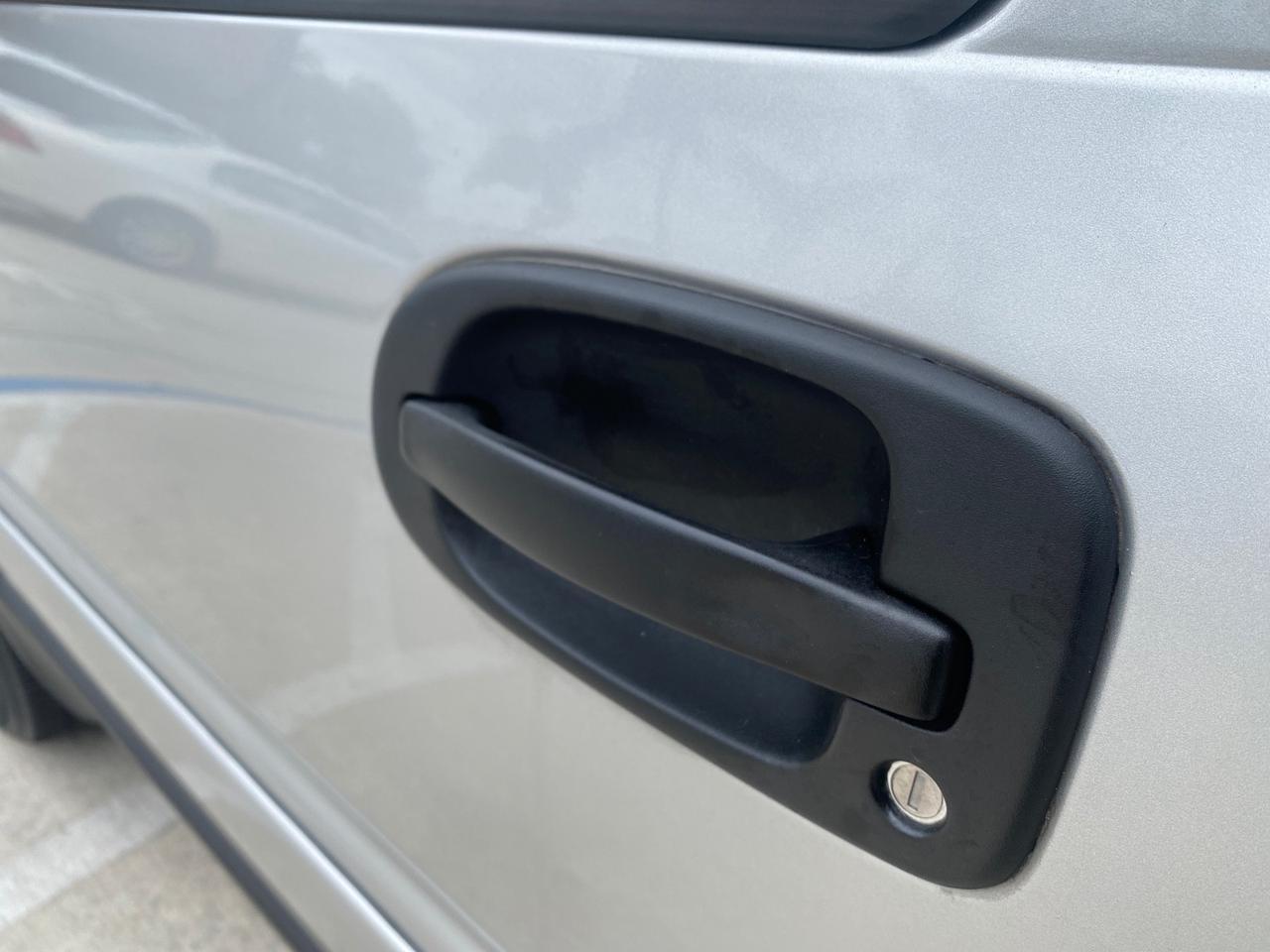 2005 Saturn Relay Relay 2 VAN LOW MILES 64,057 1 OWNER Pompano Beach FL