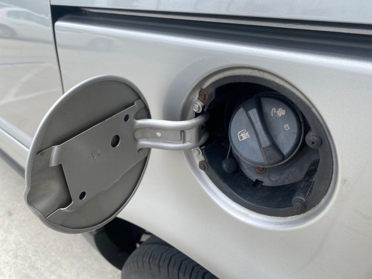 2005 Saturn Relay Relay 2 VAN LOW MILES 64,057 1 OWNER Pompano Beach FL