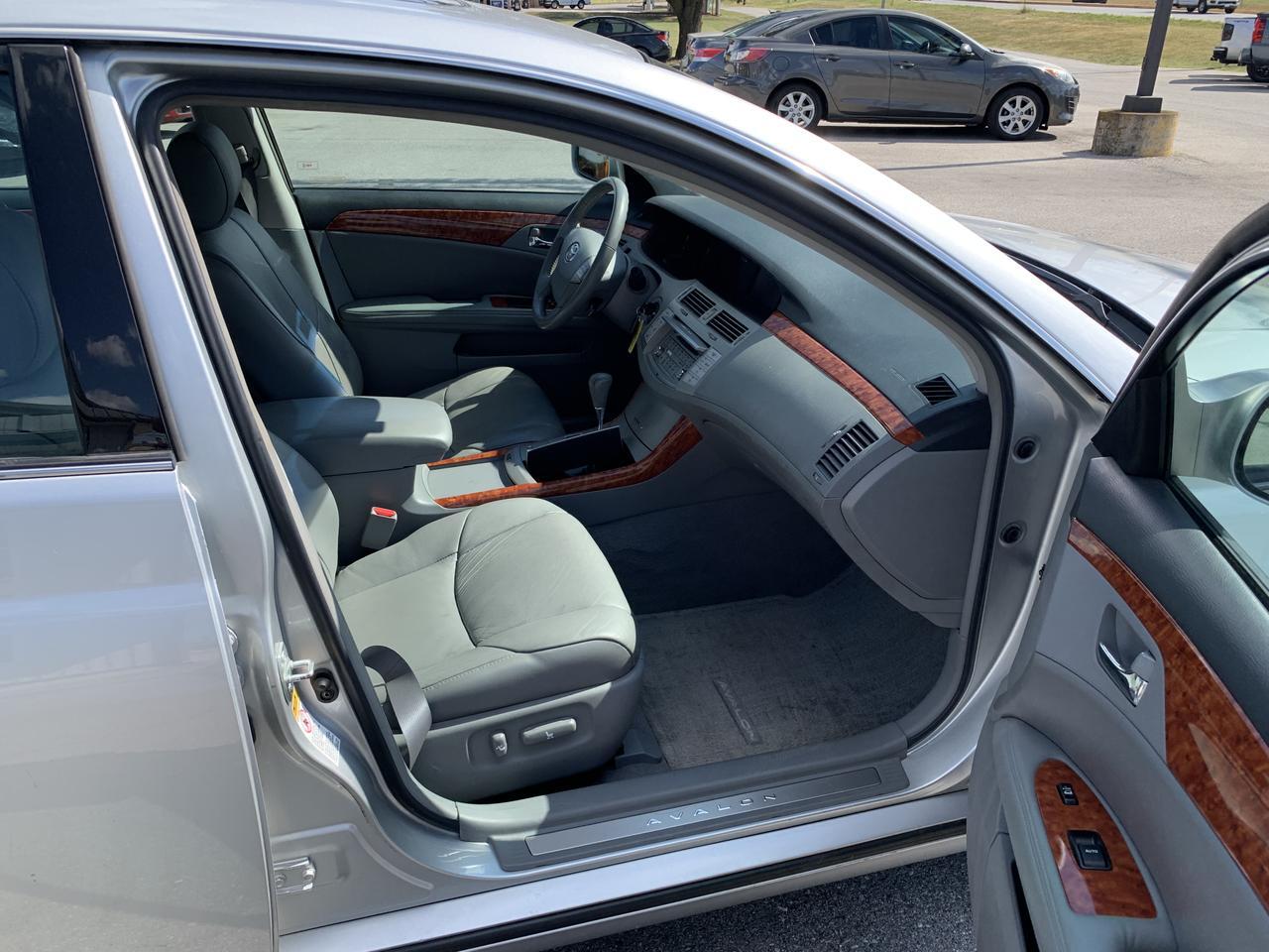 2005 Toyota Avalon Limited Sedan 4D Aurora MO
