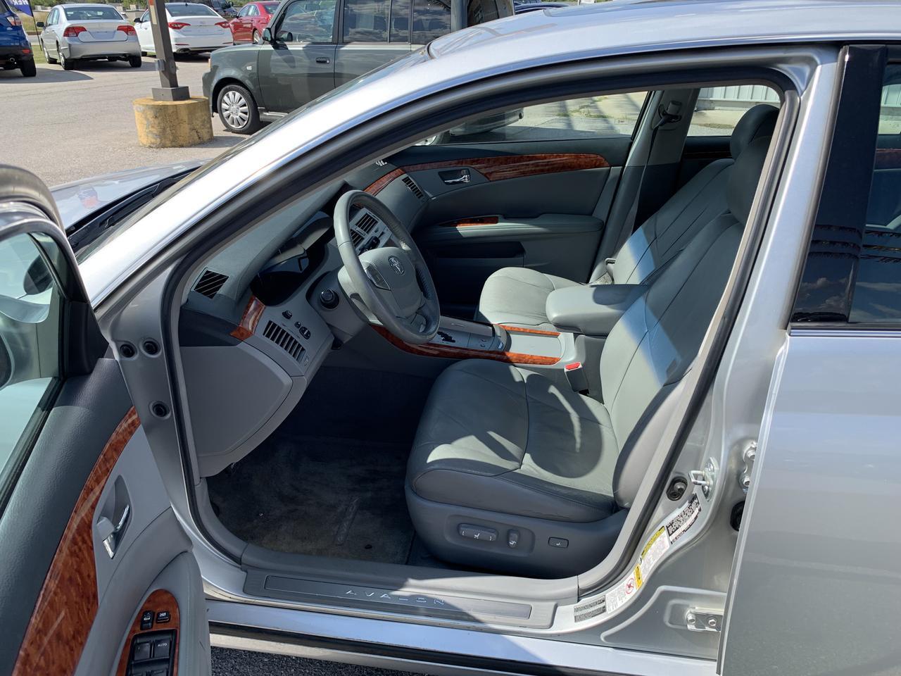 2005 Toyota Avalon Limited Sedan 4D Aurora MO