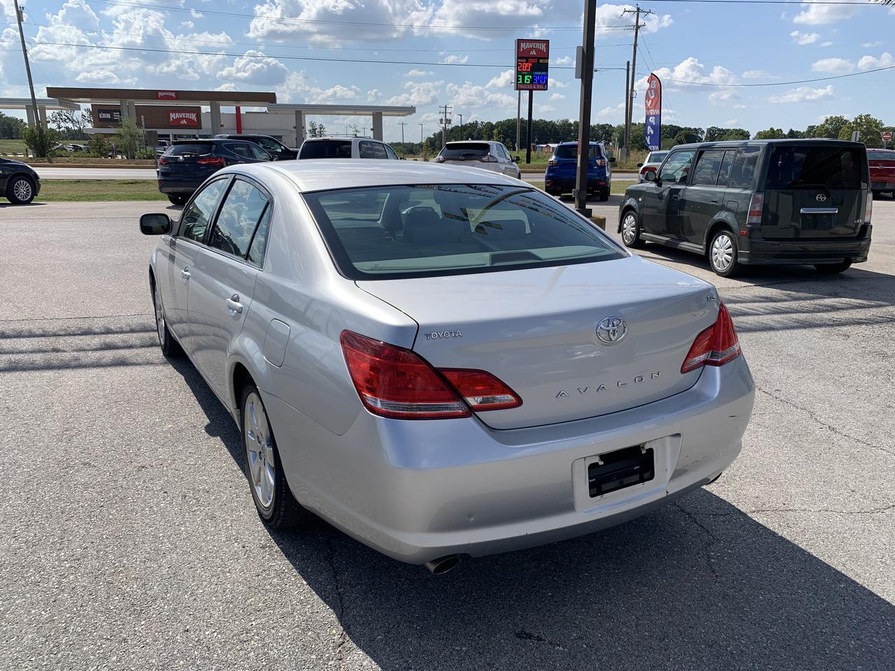 2005 Toyota Avalon Limited Sedan 4D Aurora MO