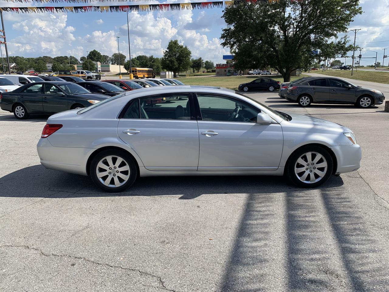 2005 Toyota Avalon Limited Sedan 4D Aurora MO