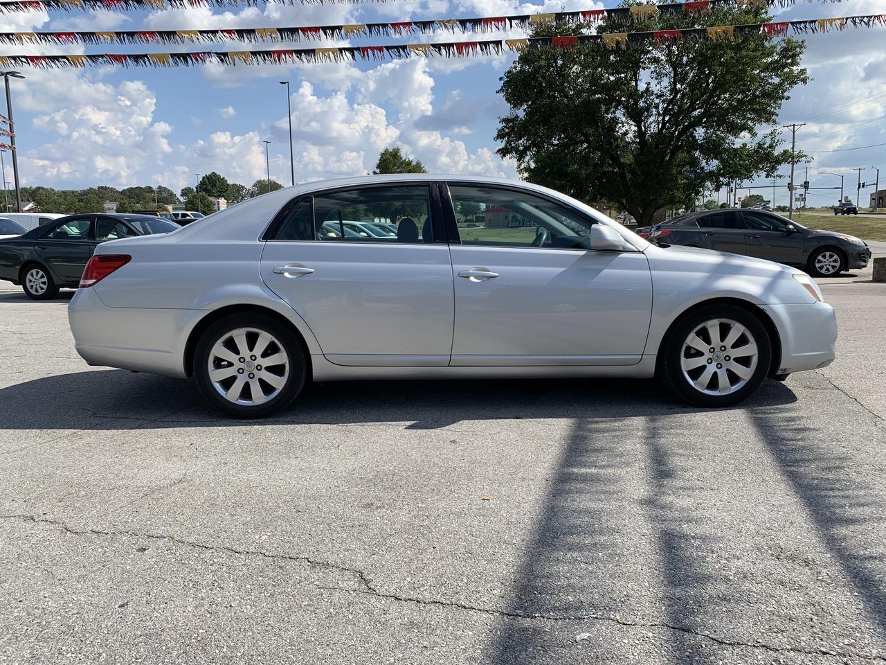 2005 Toyota Avalon Limited Sedan 4D Aurora MO