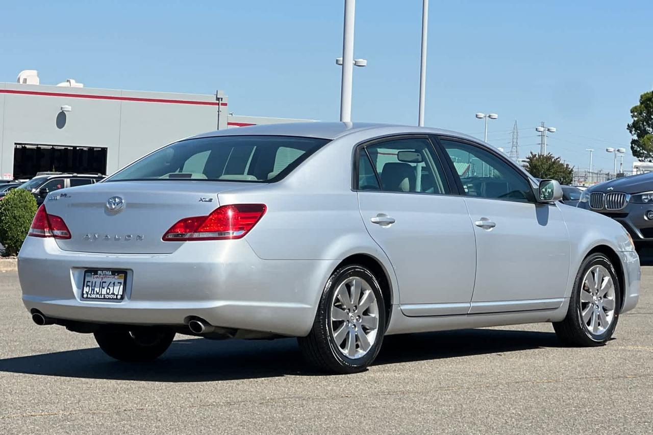 2005 Toyota Avalon XLS
